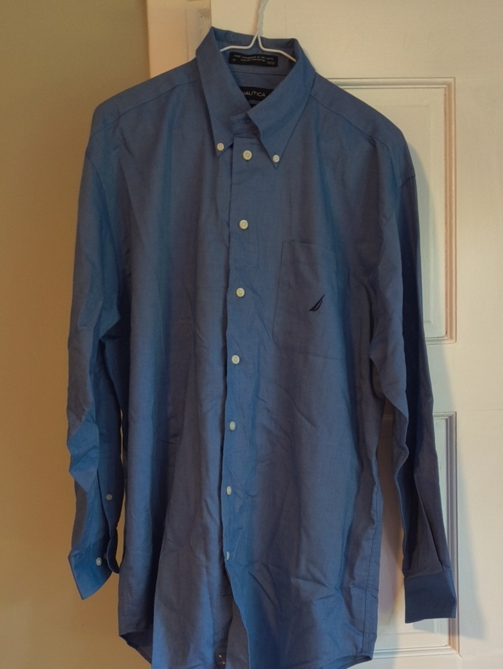 Nautica Men's Light Blue Long-Sleeve Button-Down Shirt